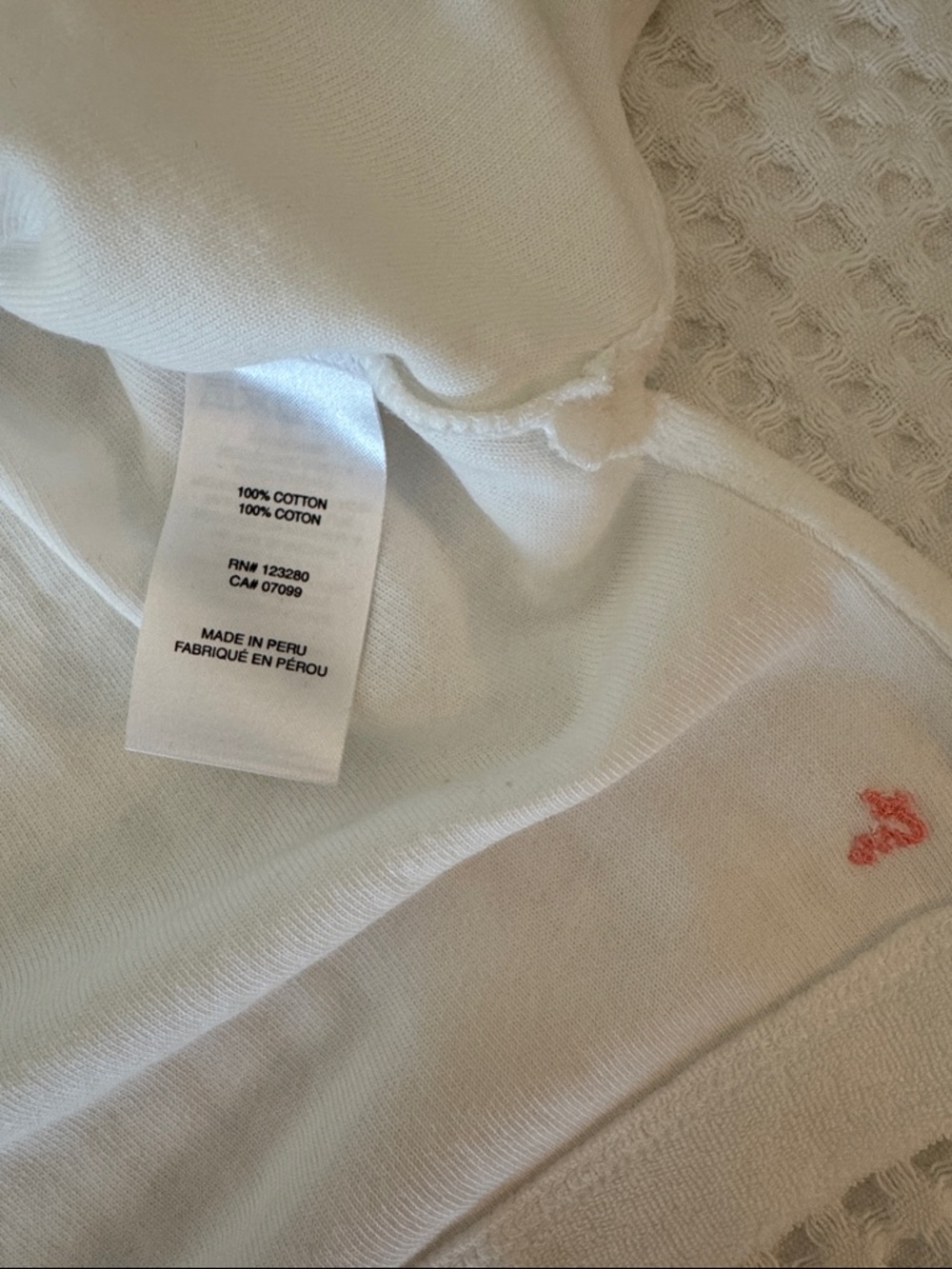 Travis Mathew White V-Neck Collar Pullover Sweater Woman’s Medium - Picture 7 of 9